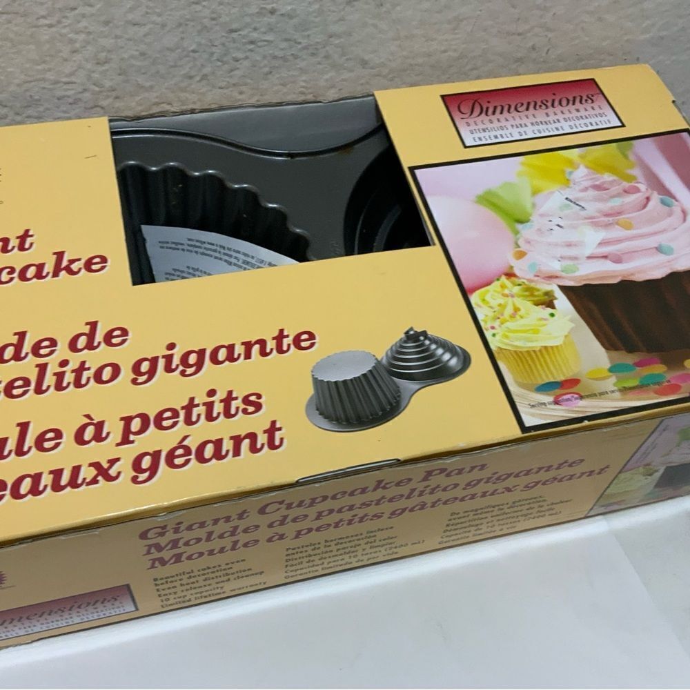 Wilton Giant Cupcake Pan Kitchen Bakeware Non Stick 10 Cup Mold - Picture 3 of 7